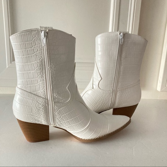 New Free People Coconuts By Matisse Vegan Daley Ankle Boot in White Sz 8.5 - Picture 2 of 8